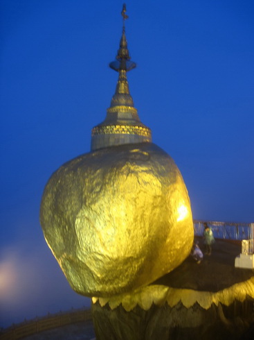 พม่าไม่ไปไม่รู้ 11 พระธาตุอินทร์แขวน ตะเกียงทองที่เรืองรอง ณ ปลายฟ้า โดยเอื้อยนาง เรื่อง-ภาพ
